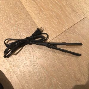 ✨Free with B.✨Revlon Travel Size Hair Straightener